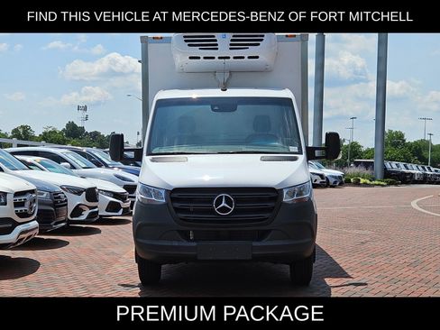 Used 2023 Mercedes-Benz Sprinter 3500 image 2