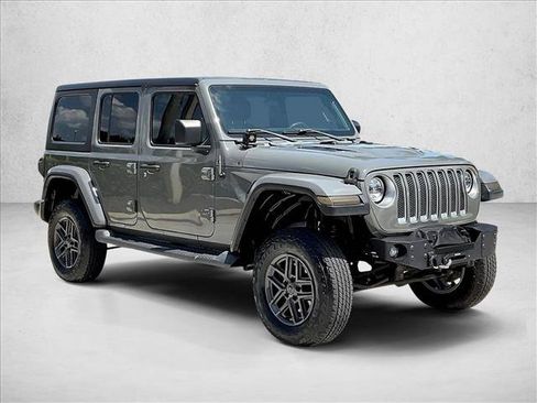 Used 2019 Jeep Wrangler Unlimited Sahara AWD/4WD image 12