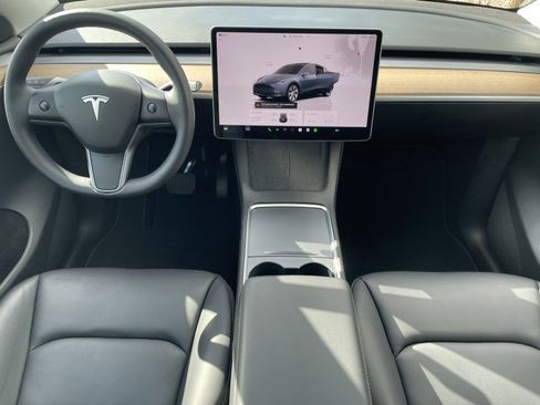Used 2024 Tesla Model Y Long Range image 13