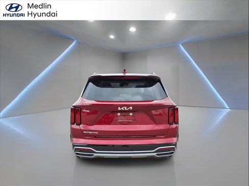 Used 2023 Kia Sorento EX w/ Panoramic Sunroof Package image 4