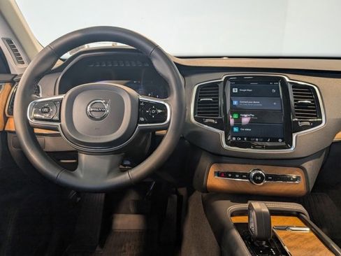 Used 2024 Volvo XC90 B5 Plus w/ Protection Package Premier image 17