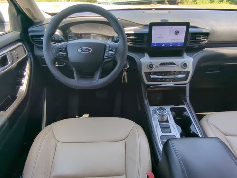 Certified 2021 Ford Explorer 2WD image 14