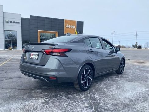 Used 2024 Nissan Versa SR image 9