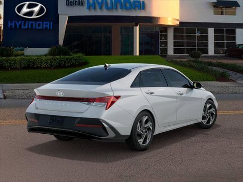 New 2025 Hyundai Elantra SEL FWD image 4
