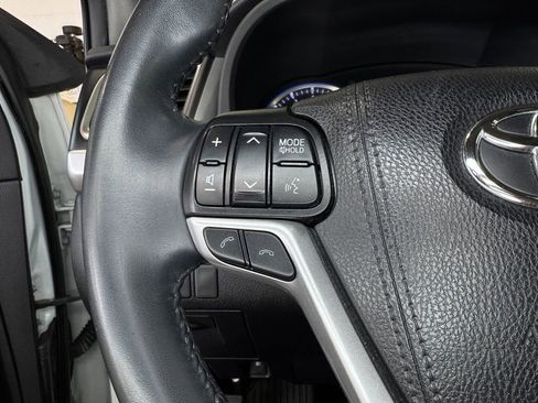 Used 2019 Toyota Highlander XLE AWD/4WD image 16