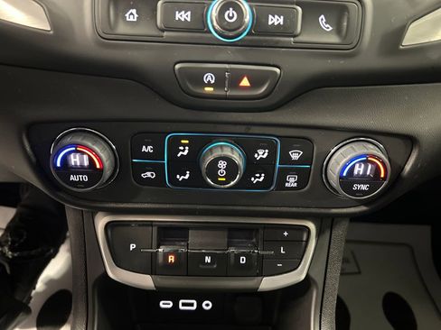 Used 2024 GMC Terrain SLE w/ Driver Convenience Package image 19