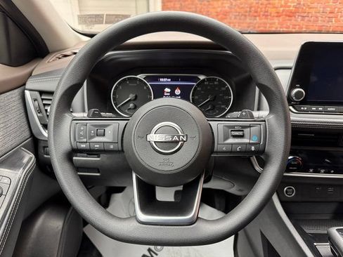 Used 2023 Nissan Rogue SV AWD/4WD image 12
