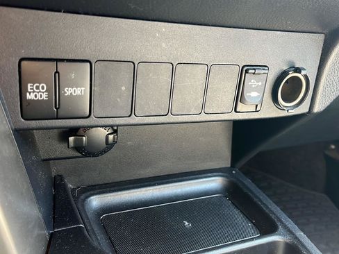 Used 2013 Toyota RAV4 LE AWD/4WD image 15