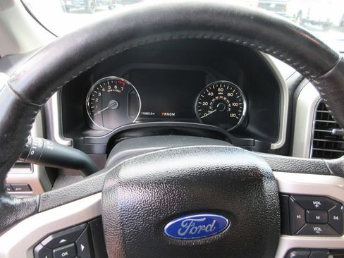 Used 2018 Ford F150 Lariat w/ Equipment Group 502A Luxury AWD/4WD image 33
