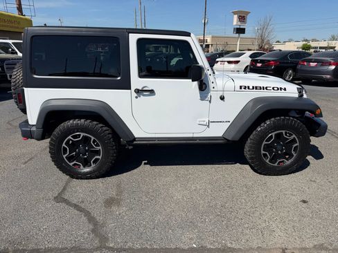 Used 2017 Jeep Wrangler Rubicon image 2