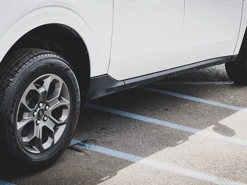 Used 2023 Ford Maverick XLT image 14