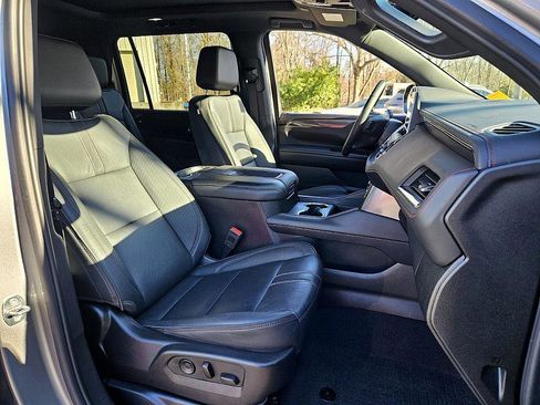 Used 2023 Chevrolet Suburban RST w/ Luxury Package image 17