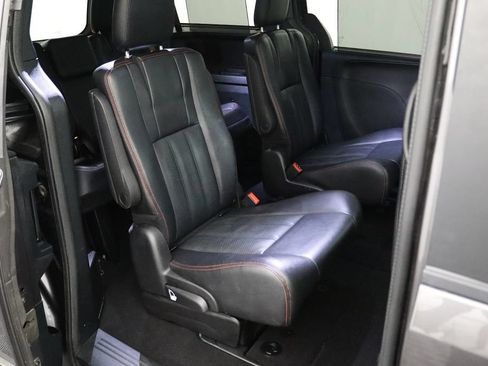 Used 2016 Dodge Grand Caravan R/T w/ Driver Convenience Group FWD image 9