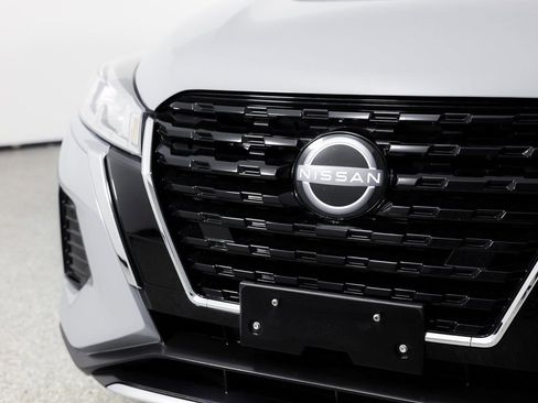 Used 2024 Nissan Kicks SV image 4