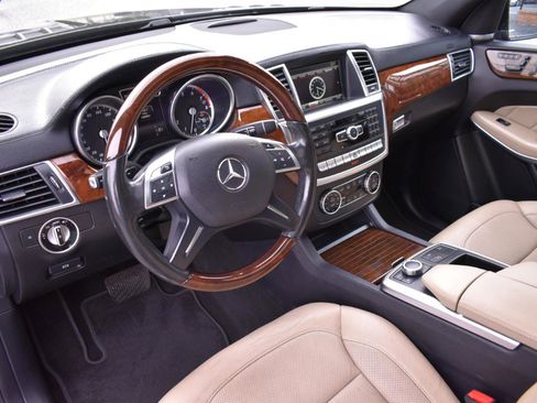 Used 2016 Mercedes-Benz GL 550 4MATIC image 10