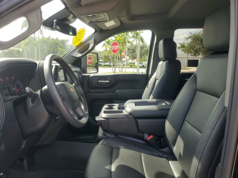 Used 2024 Chevrolet Silverado 2500 Custom w/ Custom Value Package image 14