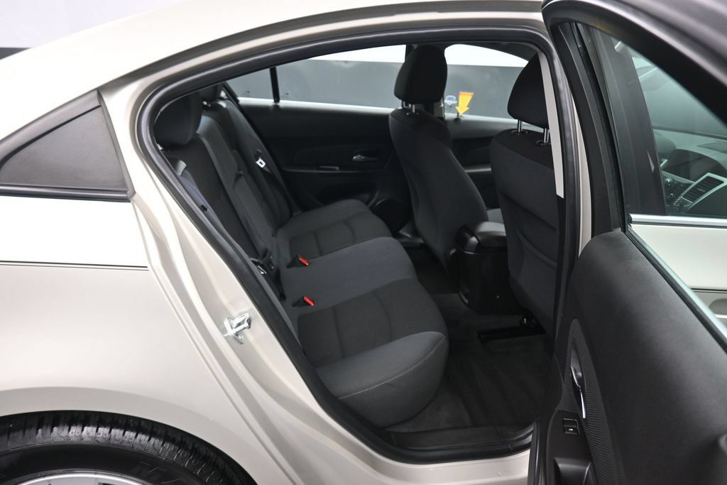 Used 2016 Chevrolet Cruze LT w/ Enhanced Safety Package FWD image 35