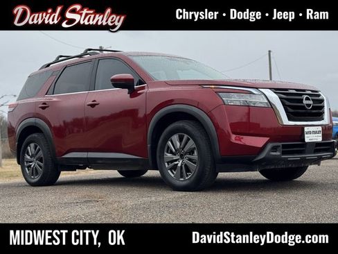 Used 2023 Nissan Pathfinder SV image 1