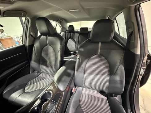Used 2022 Toyota Camry SE FWD image 18