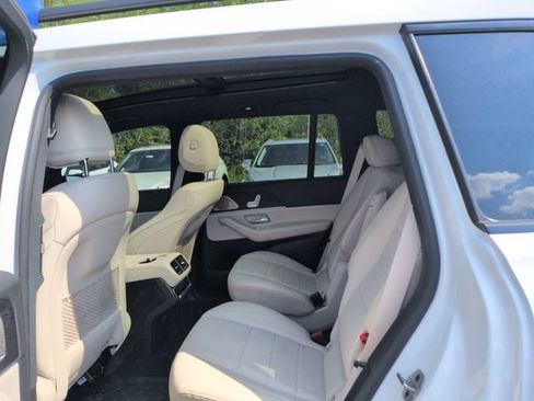 Used 2024 Mercedes-Benz GLS 450 4MATIC image 36