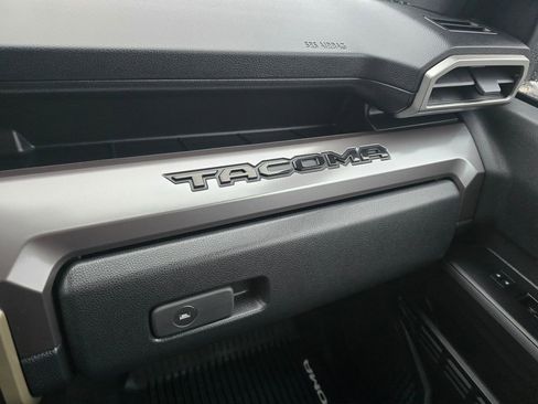 Used 2024 Toyota Tacoma SR5 AWD/4WD image 27