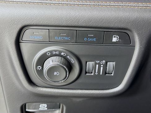 Used 2023 Jeep Grand Cherokee Summit AWD/4WD image 22
