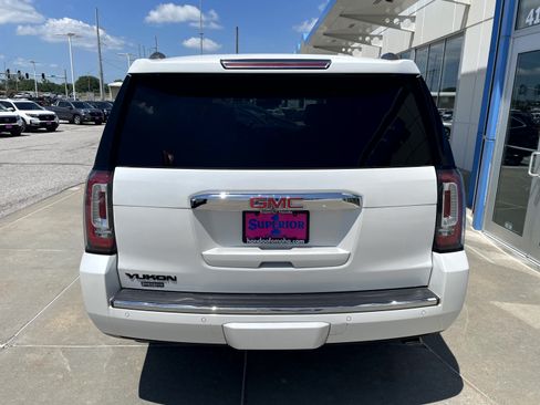 Used 2017 GMC Yukon Denali AWD/4WD image 3
