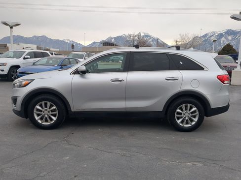 Used 2016 Kia Sorento LX w/ LX Convenience Package image 2