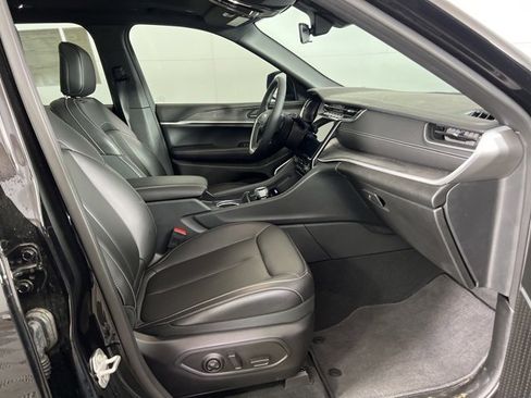 New 2025 Jeep Grand Cherokee L Limited w/ Trailer Tow Package image 12