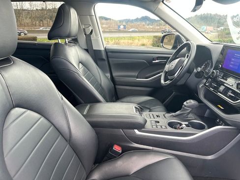Used 2024 Toyota Highlander XLE image 20