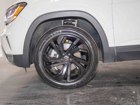 Used 2023 Volkswagen Atlas SE w/ Panoramic Sunroof Package image 10