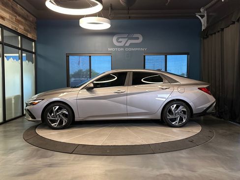 Used 2024 Hyundai Elantra Limited FWD image 6