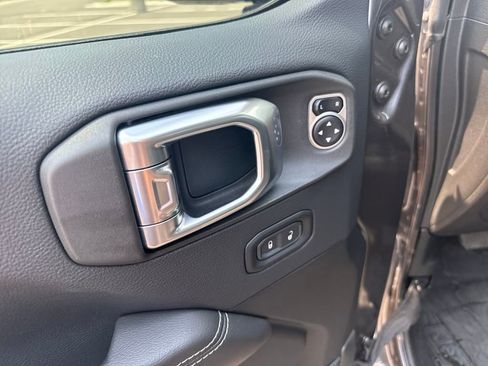 Used 2019 Jeep Wrangler Unlimited Sahara w/ Quick Order Package 24M Moab image 19