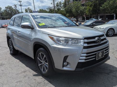 Used 2018 Toyota Highlander XLE AWD/4WD image 5