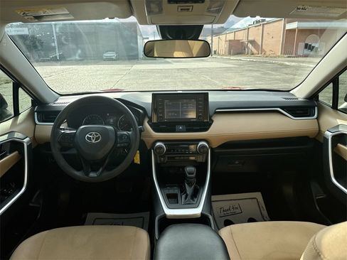 Used 2022 Toyota RAV4 LE image 30