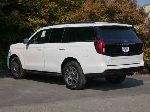 New 2025 Ford Expedition Active image 19