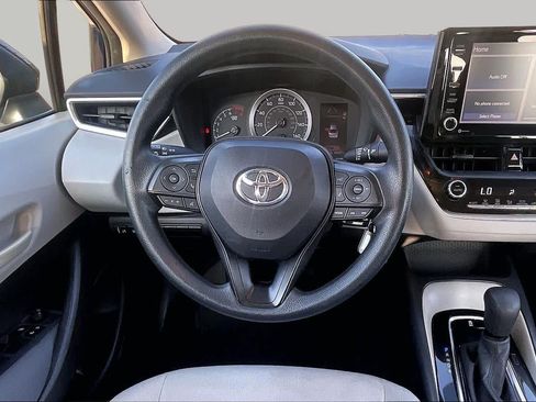 Used 2022 Toyota Corolla LE FWD image 5