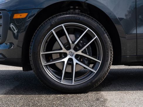 Certified 2025 Porsche Macan image 11