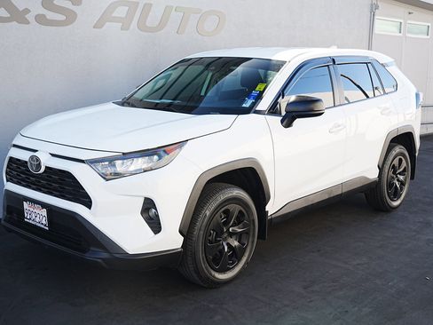 Used 2022 Toyota RAV4 LE image 7