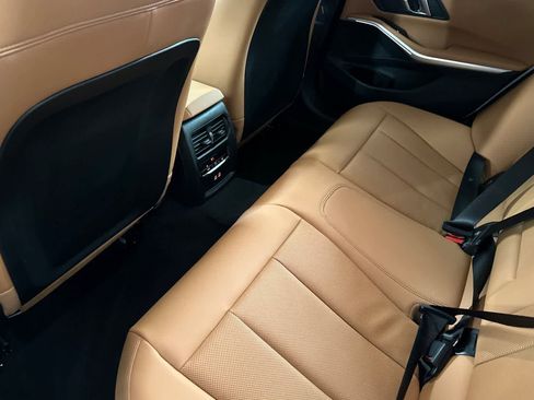 Used 2025 BMW 330i xDrive Sedan w/ Convenience Package image 4