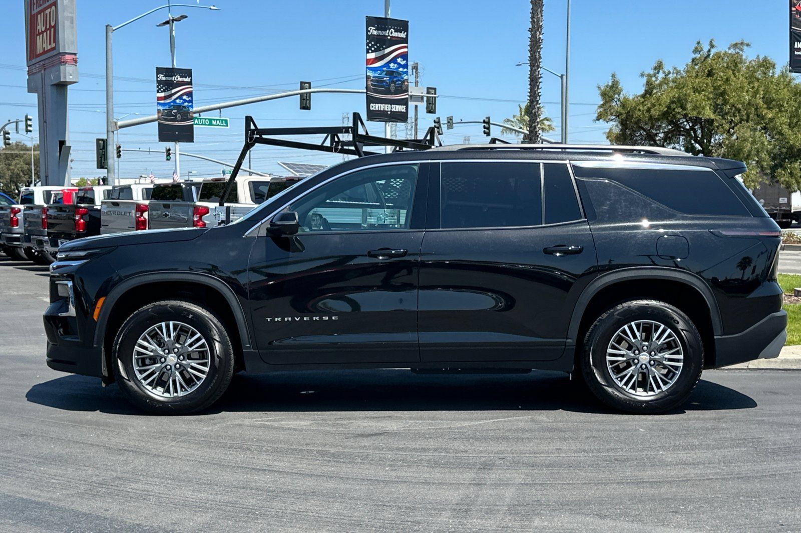 Used 2024 Chevrolet Traverse LT FWD image 7