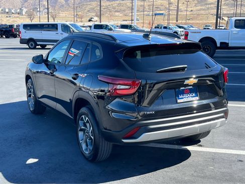 Used 2024 Chevrolet Trax LT w/ Driver Confidence Package image 10