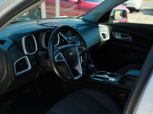 Used 2017 Chevrolet Equinox LT w/ Convenience Package FWD image 9