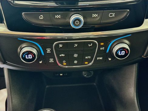 Used 2018 Chevrolet Traverse LT FWD image 18