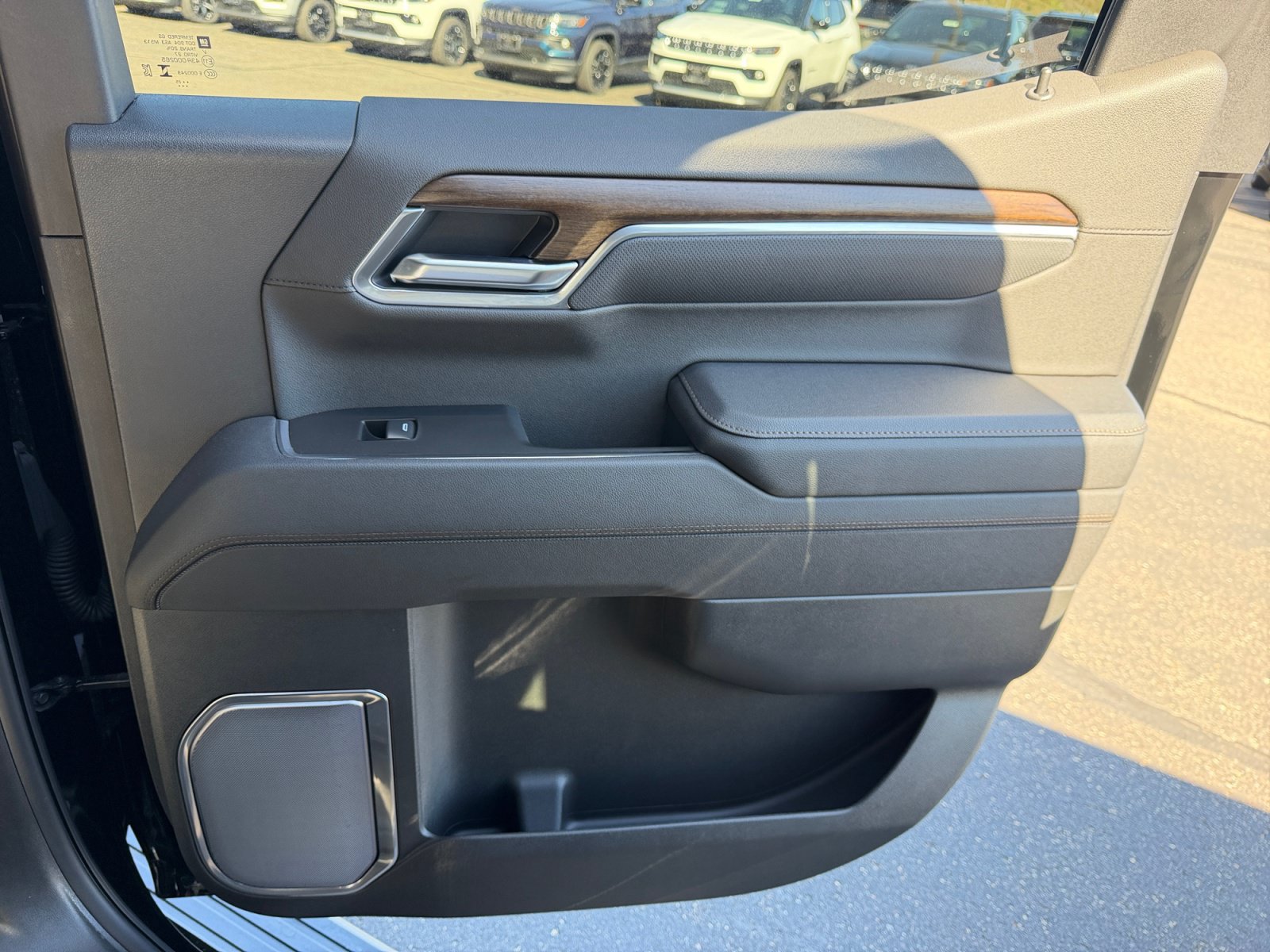 Used 2025 Chevrolet Silverado 1500 High Country w/ Midnight Edition AWD/4WD image 19