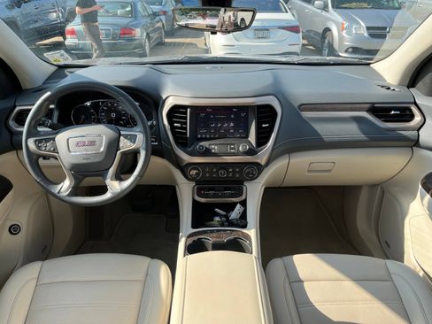 Used 2022 GMC Acadia Denali w/ Denali Ultimate Package FWD image 9