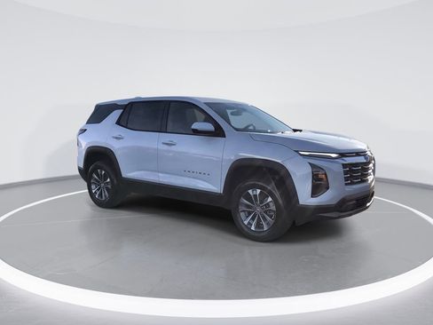 New 2026 Chevrolet Equinox LT image 2