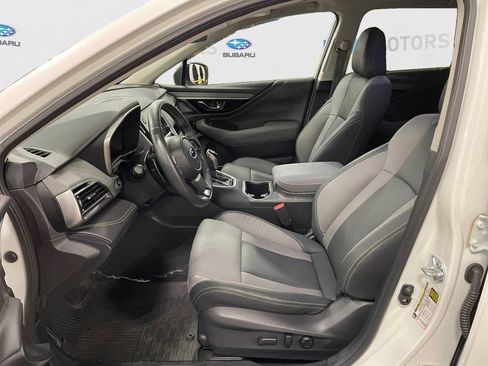 Used 2025 Subaru Outback Onyx Edition AWD/4WD image 9