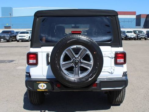 Used 2022 Jeep Wrangler Unlimited Sahara AWD/4WD image 5