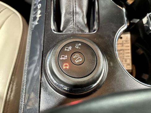 Used 2017 Ford Explorer Platinum image 26